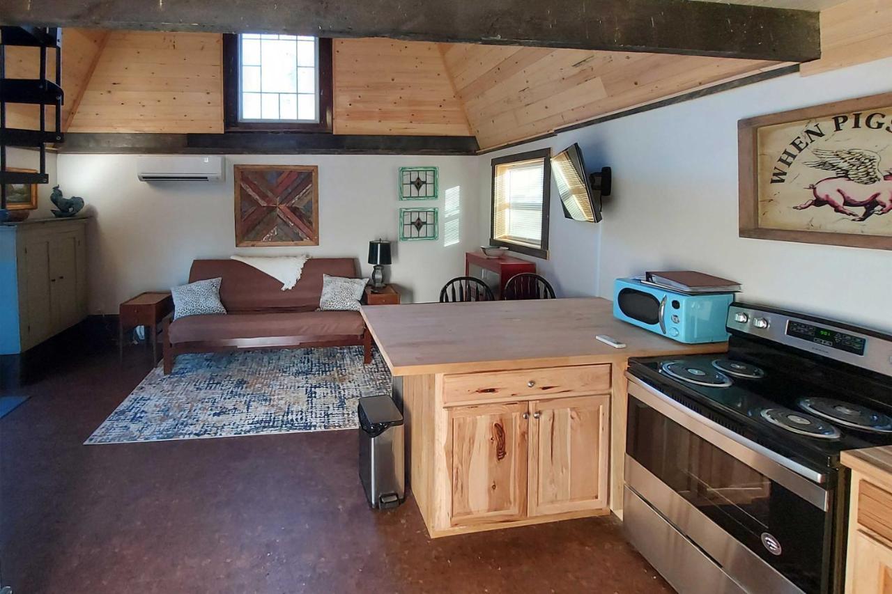 Rustic Hendersonville Farm Studio With Private Deck Exterior foto