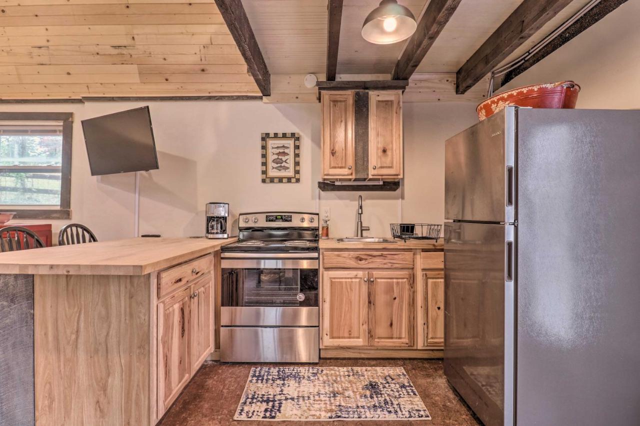 Rustic Hendersonville Farm Studio With Private Deck Exterior foto