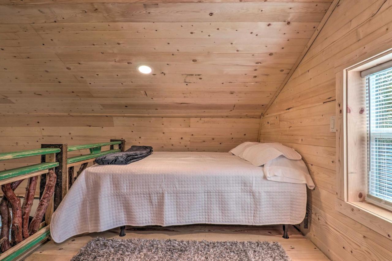 Rustic Hendersonville Farm Studio With Private Deck Exterior foto