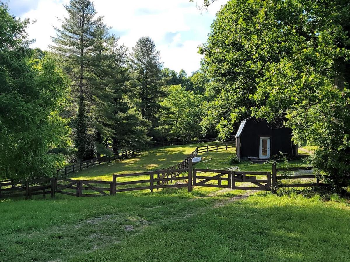 Rustic Hendersonville Farm Studio With Private Deck Exterior foto